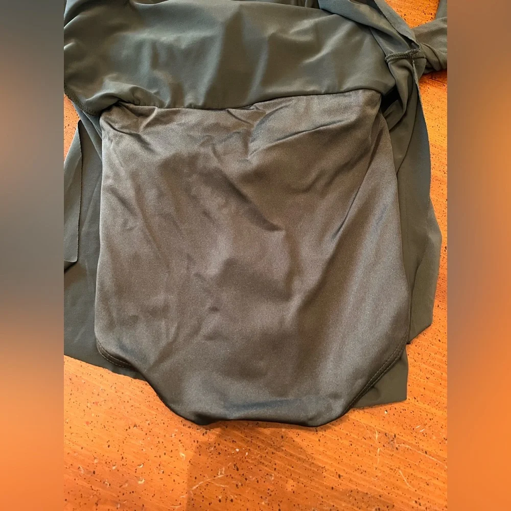 Weissman Green O-Ring Poet Sleeve Dress Dance Costume - Medium Adult - Picture 13 of 14